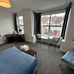 Cosy Double Rooms A Stones Throw From Wembley Stadium